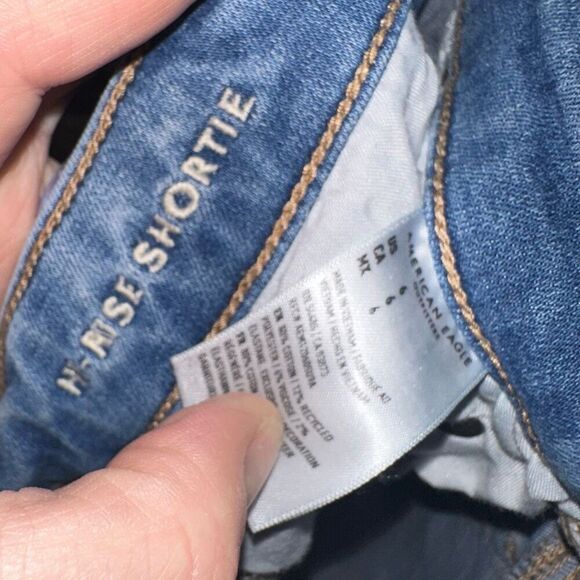 American Eagle distressed hi-rise shortie size 6 shorts - Picture 4 of 4